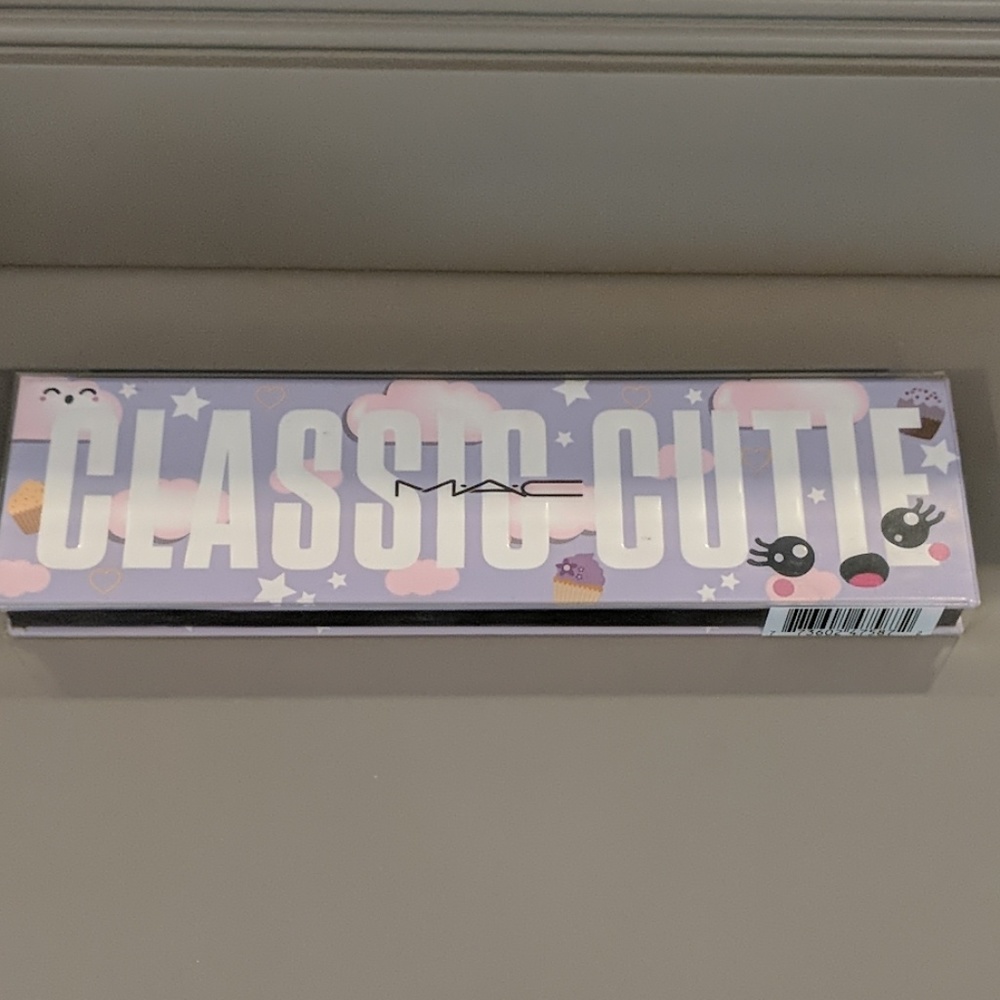 MAC Classic Cutie eyeshadow palette - Picture 4 of 5